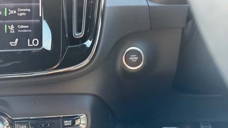 Volvo Xc40 2.0 B4P R DESIGN Pro 5dr Auto [7 speed] Petrol Estate